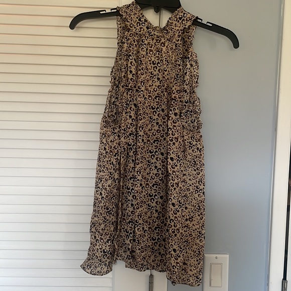 Parker loose flowy leopard top, size large, ruffles on the arms - Picture 2 of 2